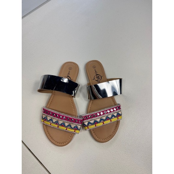 Sole Mates Womens Silver Flat Slide Sandals with Colorful Embroidery Size 7 - Picture 6 of 6